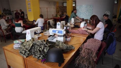 U­k­r­a­y­n­a­­d­a­ ­g­ö­n­ü­l­l­ü­l­e­r­ ­c­e­p­h­e­d­e­k­i­ ­a­s­k­e­r­l­e­r­ ­i­ç­i­n­ ­k­a­m­u­f­l­a­j­ ­h­a­z­ı­r­l­ı­y­o­r­